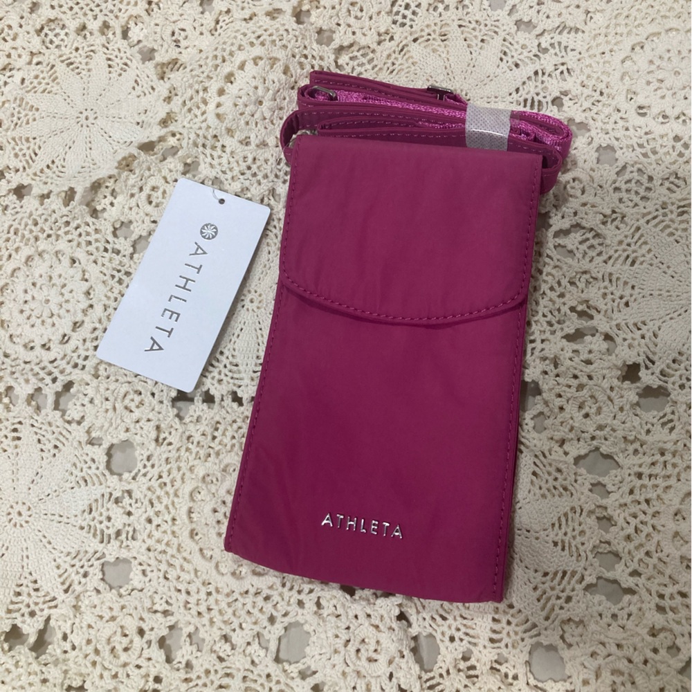 ALL ABOUT THE PHONE crossbody bag.  ATHLETA. **new wit tag**